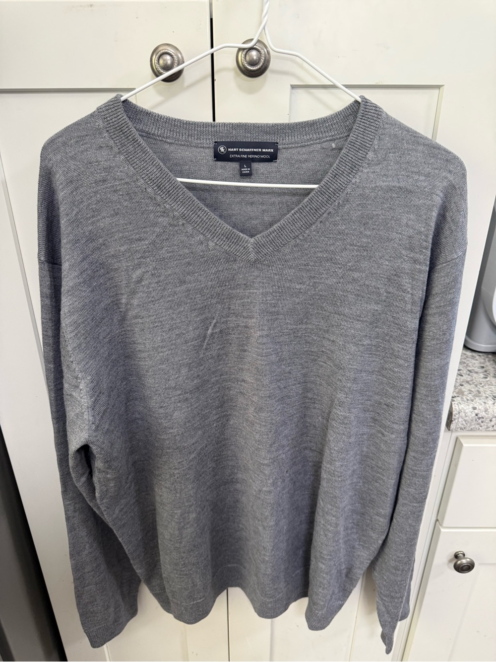 Hart Schaffner Marx Men’s V-Neck Light Gray Knit Sweater